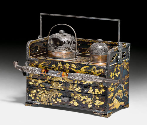 A LACQUERED SMOKING BOX FINELY DECORATED WITH CRANES, TURTLES AND THE FUJI, WITH A MATCHING SILVER PIPE.