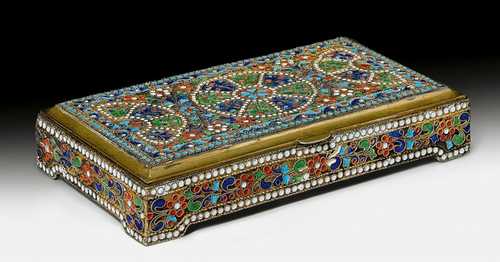 A SILVER-GILT BOX WITH ENAMEL DECORATION OF MEDALLIONS ON A FLORAL GROUND.