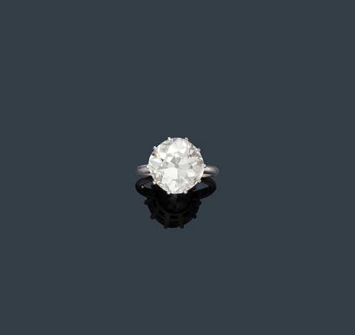 DIAMOND RING, Vienna, ca. 1930. Platinum. Classic solitaire model. The top set with 1 old European-cut diamond weighing ca. 9.20 ct, ca. S-T/VS2-SI1, minimal signs of wear on the edge, set in a ten-prong chaton. Size ca. 53. With GGTL Short Report No. 14-B-2449.