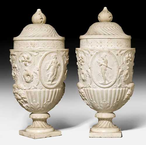 PAIR OF IMPORTANT LIDDED VASES "A L'ANTIQUE",