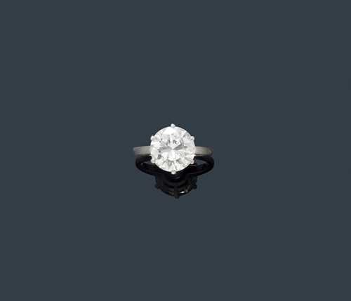 DIAMOND RING, E. MEISTER, ca. 1960. Platinum 950, shank in platinum 800. Classic solitaire model, the top set with 1 brilliant-cut diamond weighing ca. 4.70 ct, ca. G-H/VS1, set in a four-prong chaton. Size ca. 50. With original case and GGTL Short Report No. 14-B-2451.
