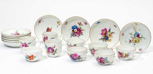 SERVICE PIECES WITH FLORAL PAINTED DECORATION,