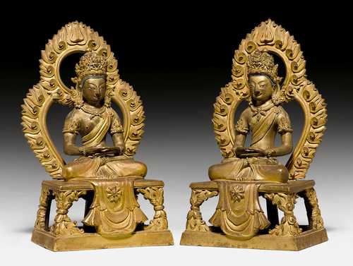 A PAIR OF GILT BRONZE FIGURES OF AMITAYUS WITH AUREOLE.