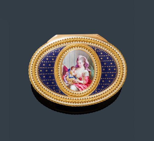 ENAMEL MINIATURE, DIAMOND AND GOLD BOX, Switzerland or Hanau, ca. 1840. Yellow gold, 178g. Oval, engine-turned box, enamelled cobalt-blue all around. Black-white enamelled border with corded gold wire applications. Four lateral reserves "en trois couleurs", decorated with important bowl, flowers and fleur-de-lis. On the cover, an oval medallion with a fine, polychrome enamelled scene depicting a mother and child. Poinçons de prestige. Ca. 8.8 x 6.3 x 3.6 cm.