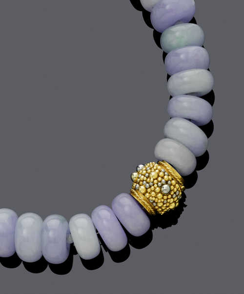 LAVENDER-JADE AND GOLD NECKLACE.