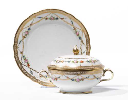 ECUELLE AND SAUCER,