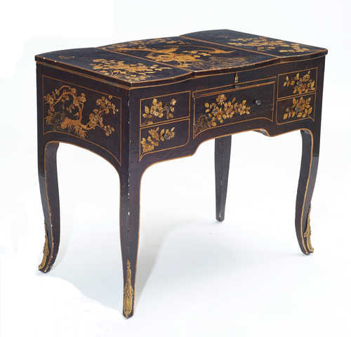 LACQUERED COIFFEUSE (DRESSING TABLE),