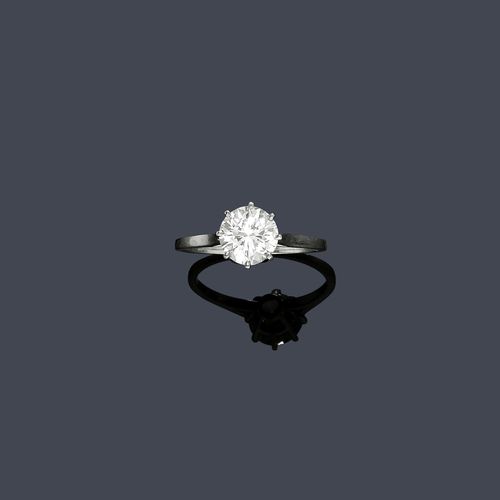 DIAMOND RING, ca. 1950. White gold 750. Classic solitaire model, the top set with 1 brilliant-cut diamond of 2.45 ct, G/VS1, set in an eight-prong chaton. Size ca. 63. With SSEF Report No. 13249, October 2009.