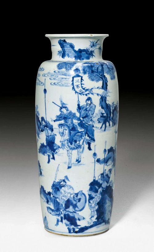 AN UNDERGLAZE BLUE ROULEAU VASE. China, early Kangxi period, height 40.5 cm. Chenghua mark at the base. Chip at the rim.