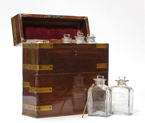 BOX OF A PERFUMER OR PHARMACIST,