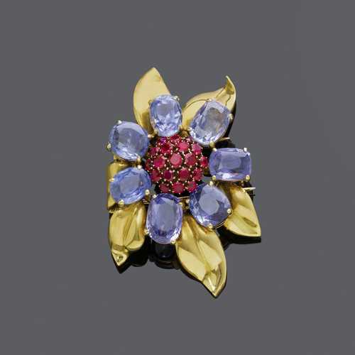 CEYLON SAPPHIRE, RUBY AND GOLD FLOWER CLIP BROOCH, ca. 1940.