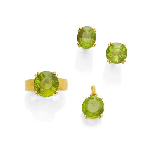 SET PERIDOT AND GOLD RING, EARRINGS AND PENDANT.