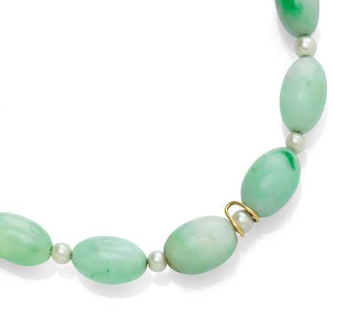 JADEITE AND PEARL NECKLACE.