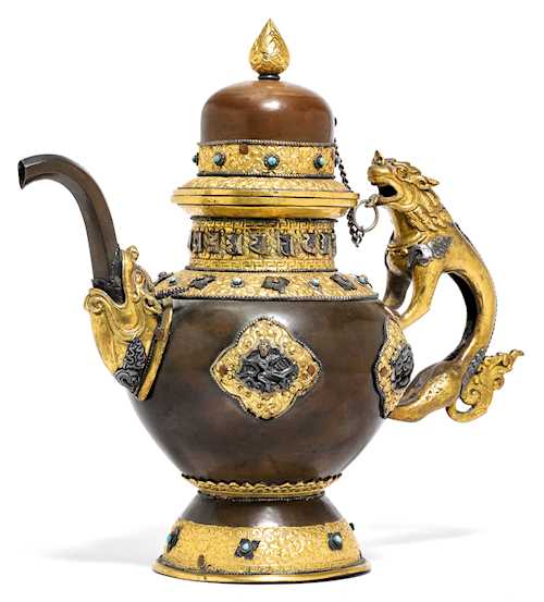 精美地局部鎏金銅茶壺。