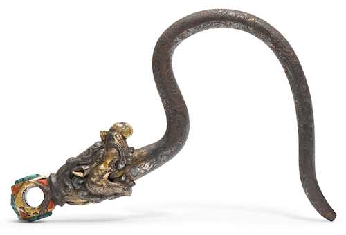 罕見的摩伽罗頭飾鐵鉤。
