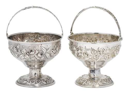 A PAIR OF FOOTED BOWLS WITH HANDLES