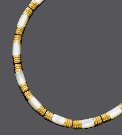GOLD AND MOTHER-OF-PEARL NECKLACE, BY BINDER, ca. 1980.