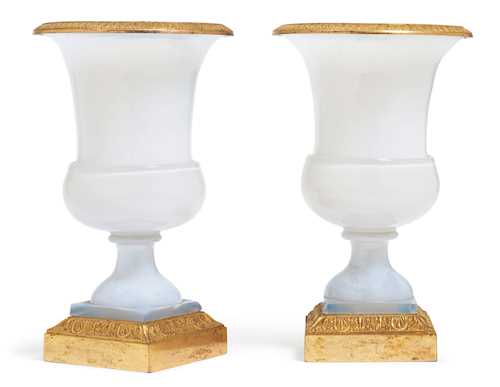 A PAIR OF "MEDICI" VASES WITH BRONZE MOUNTS