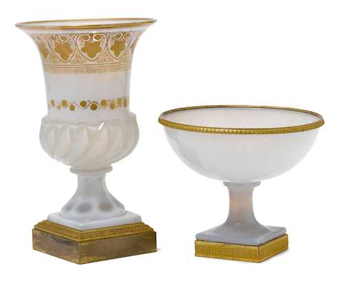 LOT COMPRISING A "MEDICI" VASE AND A FOOTED BOWL