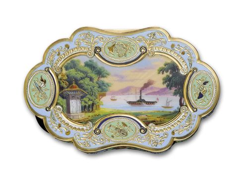 ENAMEL SNUFF BOX, Geneva, ca. 1860. Pink gold. Decorative oval box with polychrome enamelled view from the Bellevue of Lake Geneva with a steamboat, and mountain ranges in the background. The base with a fine bouquet of flowers on a translucent pink background. The borders with opaque light blue enamel and gold foliage as well as oval cartouches in pastel green with trophies. The walls enamelled in light blue and pastel green with gold tendril decorations, the compartments with polychrome flowers. Enamel slightly chipped. Ca. 8.5 x 5.3 x 1.8 cm.