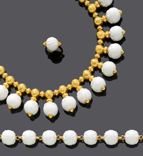 PORCELAIN AND GOLD NECKLACE, BRACELET AND RING, BY BULGARI.