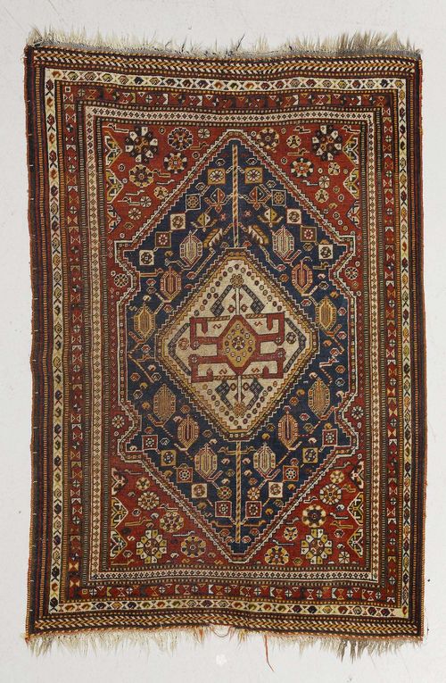 GASHGHAI antique.Red ground with blue, white central medallion, patterned with boteh and star motifs, stepped border, strong signs of wear, 110x155 cm.