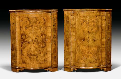 PAIR OF ENCOIGNURES,Louis XV, Veneto circa 1760. Walnut and burlwood in veneer inlaid with reserves. The front with large door. Some restoration required. 72x48x93.5 cm.