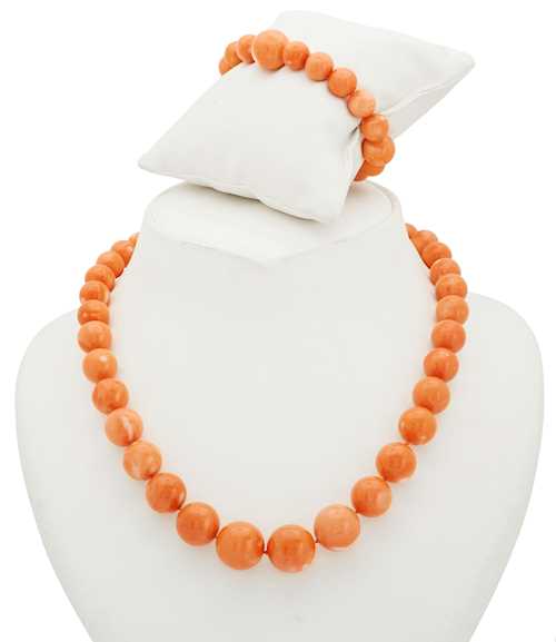 CORAL NECKLACE WITH BRACELET.