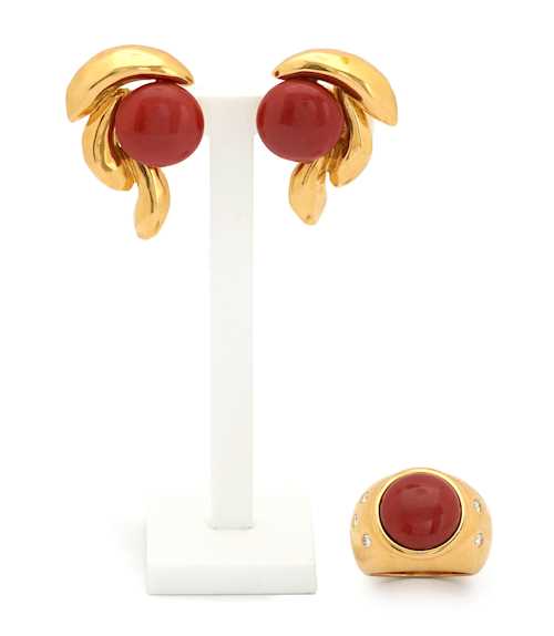 CORAL AND GOLD EARCLIPS WITH RING, by FRECH.