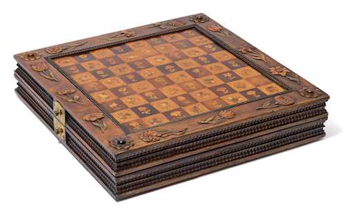 FINE AND RARE GAMES BOX FOR CHESS AND TRICTRAC WITH INLAYS IN RELIEF