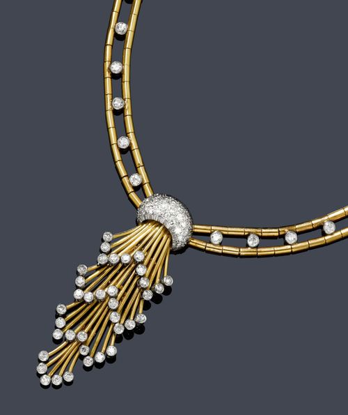 GOLD AND DIAMOND NECKLACE, ca. 1945. Pink gold 750 and platinum, 50g. Decorative, two-row necklace of small, cylindrical links, separated from one another by 18 single-cut diamonds. The centre part features a diamond-set band motif, the lower part with gold wires designed in a fringe-like manner, with diamonds. Total diamond weight ca. 5.00 ct. L ca. 40 cm. With case.