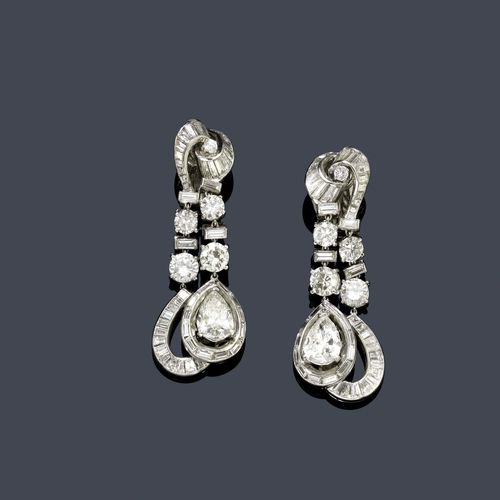 DIAMOND EAR PENDANTS, ca. 1950. Platinum-iridium. Very fancy ear pendants, each with 1 drop-cut diamond of ca. 1.90 ca. G/SI1 and 1.80 ct ca. I/SI1, respectively,  in a drop-shaped double-frame set throughout with baguette-cut diamonds, flexibly mounted underneath 4 brilliant-cut diamonds and a clip part with diamond-set band motifs and 1 brilliant-cut diamond. Total weight of the 10 brilliant-cut diamonds and the ca. 98 baguette-cut diamonds ca. 8.60 ct. Clip mechanism in white gold 585. L ca. 5 cm. Oral estimate by Gemlab/GGTL. Provenance: private collection. - Koller Auktionen A44 Lot 6074, November 1980.
