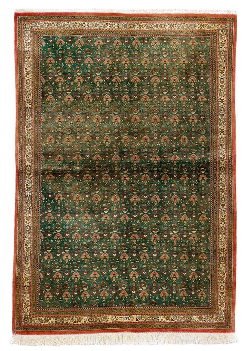 GHOM SILK.Green central field patterned with small vases in pink, white edging, 103x158 cm.