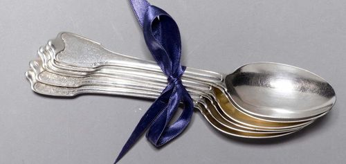 6 SPOONS. Augsburg 1728/36.Maker's mark: Jaeger, Philipp Jakob I. L each: 18.5 cm. Total weight: 350 g.