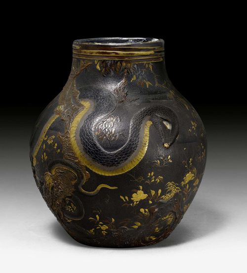 A RARE LACQUERED PORCELAIN VASE DECORATED WITH A SNAKE IN MAKI-E. Japan, Meiji period, height 18.5 cm.