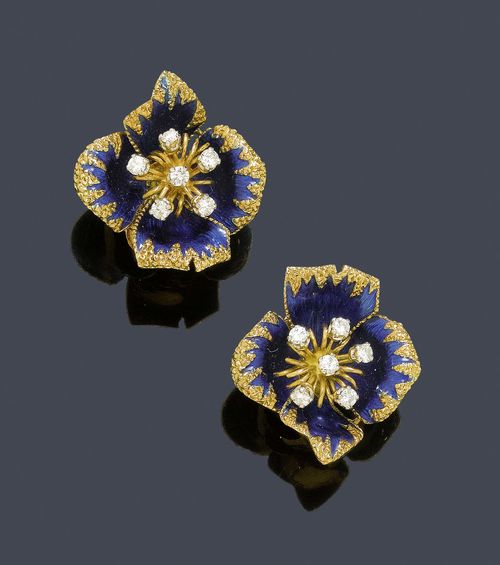 ENAMEL, DIAMOND AND GOLD EAR CLIPS, CARTIER, ca. 1945. Yellow gold 750 and platinum. Very decorative ear clips designed as a sculptured flower, with blue-enamelled petals and a textured gold border and with pistils set with brilliant-cut diamonds. Total weight of the 12 brilliant-cut diamonds ca. 0.20 ct. Signed Cartier, No. 04256. Mechanical part in white gold. Ca. 2.5 x 2.7 cm. Matches the previous lot. With certificate by Cartier, January 1995, and case.