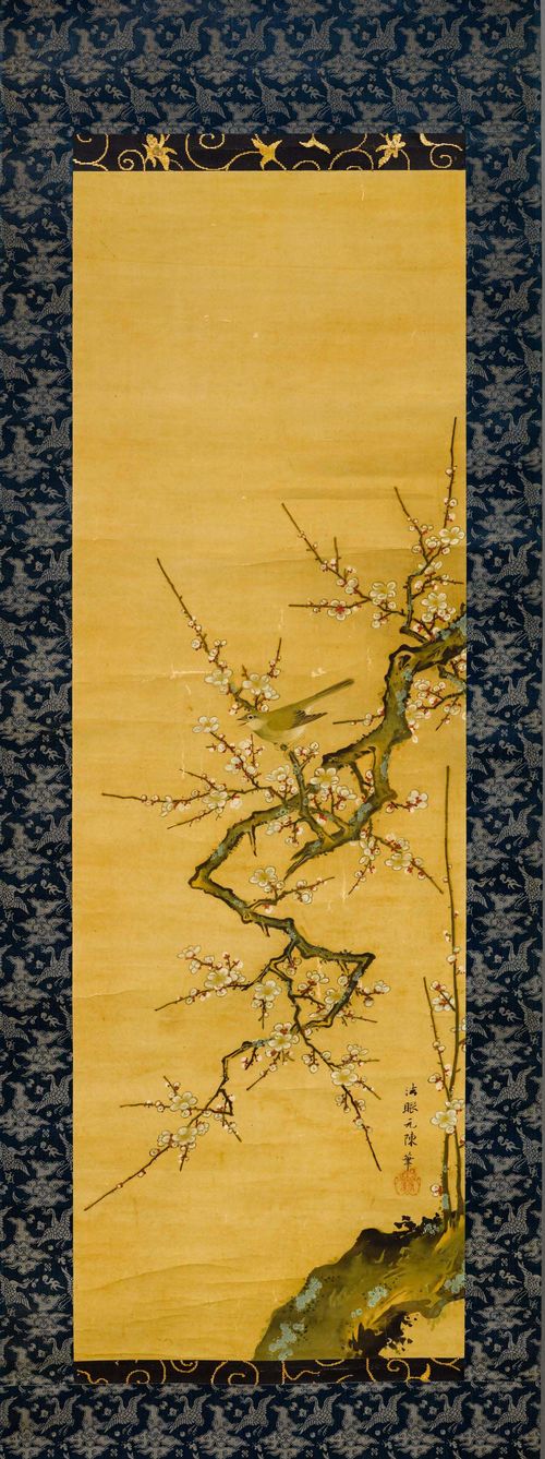 A HANGING SCROLL DEPICTING A SINGING BIRD ON A BLOSSOMING PEACH BRANCH. Japan, Edo period, 100x34.5 cm. Colour and ink on silk. "Hôgen Genchin hitsu" signature and seal. Minor damages.