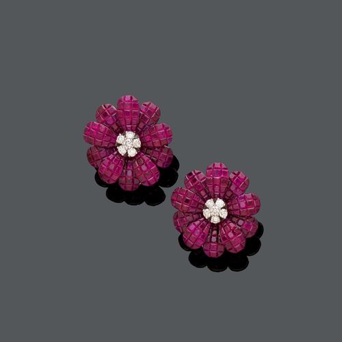 RUBY DIAMOND FLOWER EARRINGS. White gold 750. Each set with princess-cut rubies, invisible setting, weighing ca. 14.00 ct and brilliant-cut diamonds weighing ca. 0.60 ct. Ca. 2,8 x 2,8 cm.