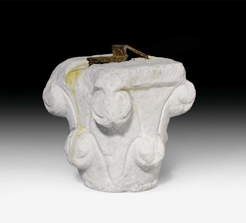 COLUMN CAPITAL,late Baroque, Italy, 19th century. White marble. Chipped. 21x21x23.5 cm.
