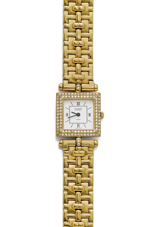 DIAMOND LADY'S WRISTWATCH, VAN CLEEF & ARPELS, ca. 1993. Yellow gold 750, 87g. Ref. 441 681 18645 B2, Classic Collection. Square, flat case No. 90745, with brilliant-cut diamond lunette and attaches weighing ca. 1.00 ct. White dial with Roman numerals and black hands, signed. Quartz movement No. 2551839, Cal. 608, signed. Fine fantasy gold band with fold-over clasp. D 20 mm.