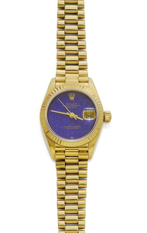 LADY'S WRISTWATCH, ROLEX DATEJUST, 1980s. Yellow gold 750. Ref. 69178. Matte/polished case No. N189493 with fluted lunette, screw-down back and crown. Lapis lazuli dial with gold hands, central second, date at 3h with magnifying glass. Sapphire glass. Automatic, movement No. 240233, Cal. 2135. President gold band with fold-over clasp. D 26 mm.