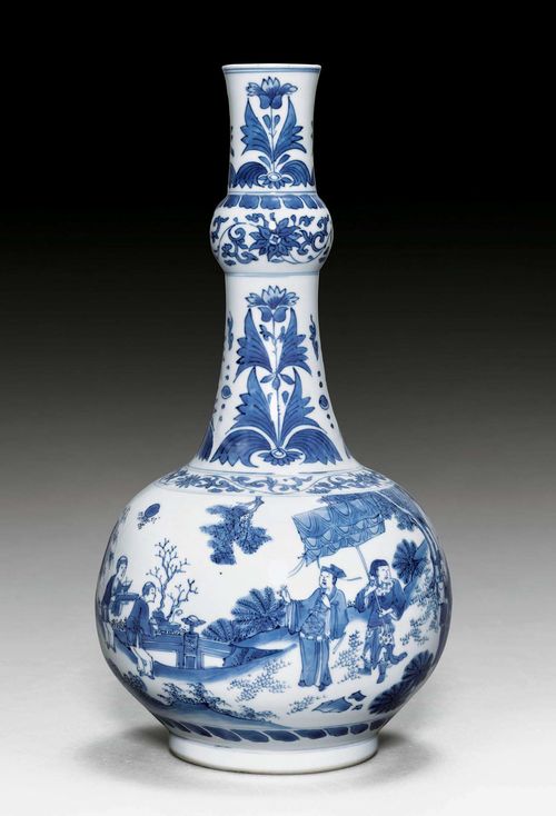 AN UNDERGLAZE BLUE GARLIC-HEAD VASE. China, Ming dynasty, Chongzhen period, height 39 cm.
