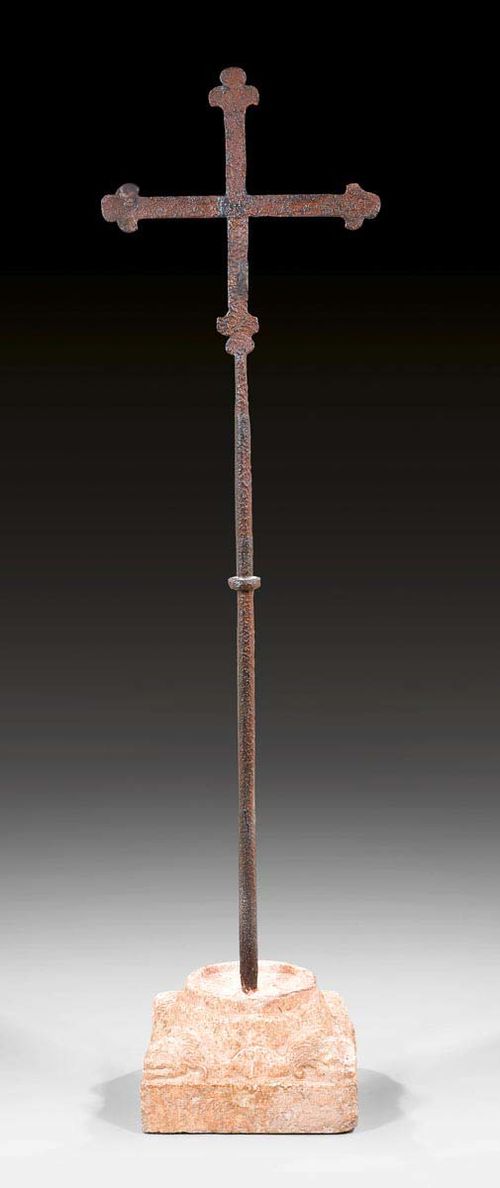 CRUSADER'S SPEAR, France, late 12th century. Chased iron. Spear with a cross, mounted on a Roman marble pedestal with stylized lion heads, 12th century. H 142 cm, base 28x28 cm. Provenance: - Galerie Bader, Lucerne. -Swiss private collection.
