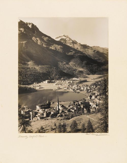 GRAUBÜNDEN - Steiner, Albert (1877-1965). St. Moritz. Dorf und Bad. Sign. u. bez. Original-Photographie. Silbergelatine-Abzug. Vintage. St. Moritz, um 1940. 29 x 22,8 cm. Auf Trägerkarton mont. Gerahmt.