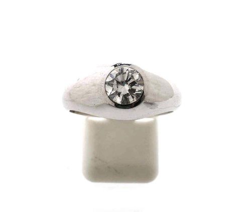 DIAMOND GENTLEMAN'S RING, ca. 1950. White gold 750, Solid mantle ring set with 1 brilliant-cut diamond of ca. 1.55 ct, older cut, ca. H-I/ SI2. Size 65.