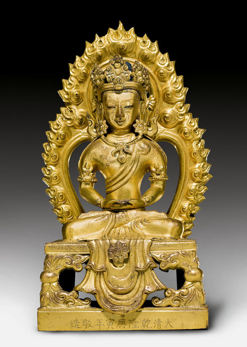 A GILT COPPER FIGURE OF AMITAYUS WITH AUREOLE.