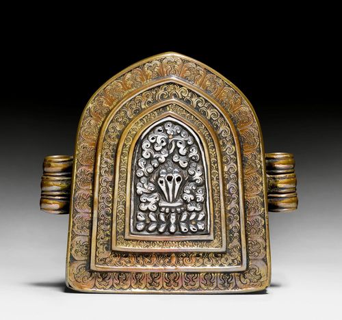 A FINE COPPER AND SILVER G'AU WITH REMAINS OF GILDING. Tibet, 18th/19th c. Height 12.5 cm, width 13.4 cm.