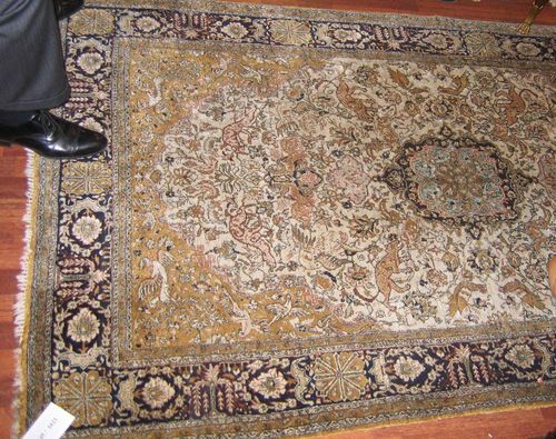 GHOM SILK old.White central field with central medallion and yellow corner motifs, the entire carpet is decorated with plants and animals, black border, good condition, 230x135 cm.