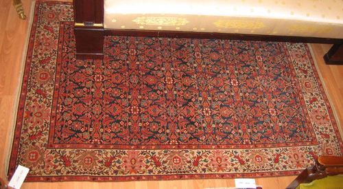 HAMADAN antique.Blue central field, finely patterned with plant motifs in shades of red, white border with large flowers, good condition, 206x133 cm.