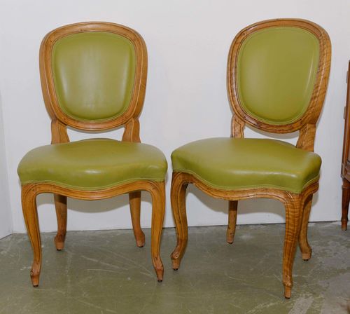 SUITE OF 10 CHAIRS,in the style of Louis XV, 2 of which are from the 18th century. Walnut, shaped. Olive-green leather cover. Some repairs, legs extended.